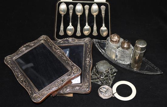 A pair of modern silver mounted photograph frames, a cased set of silver teaspoons and five other items.